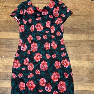 Betsey Johnson Size 4 Floral Sheath Dress with Pink Rose Print
